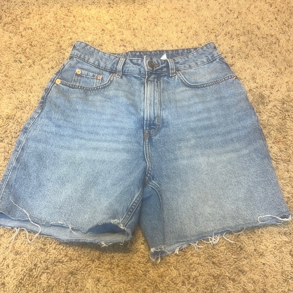 H&M Divided Bermuda High Waist Shirts size US 6
